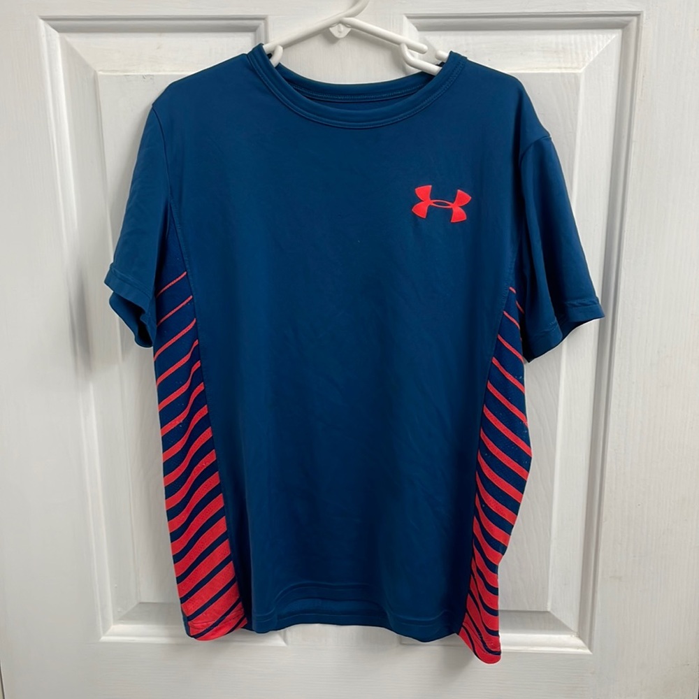 Boys navy blue and red under armour tshirt size medium